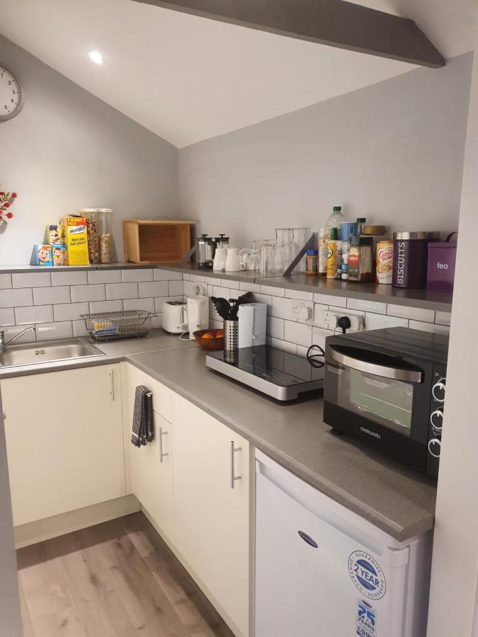 Sally'S Bed And Breakfast Luton  Esterno foto