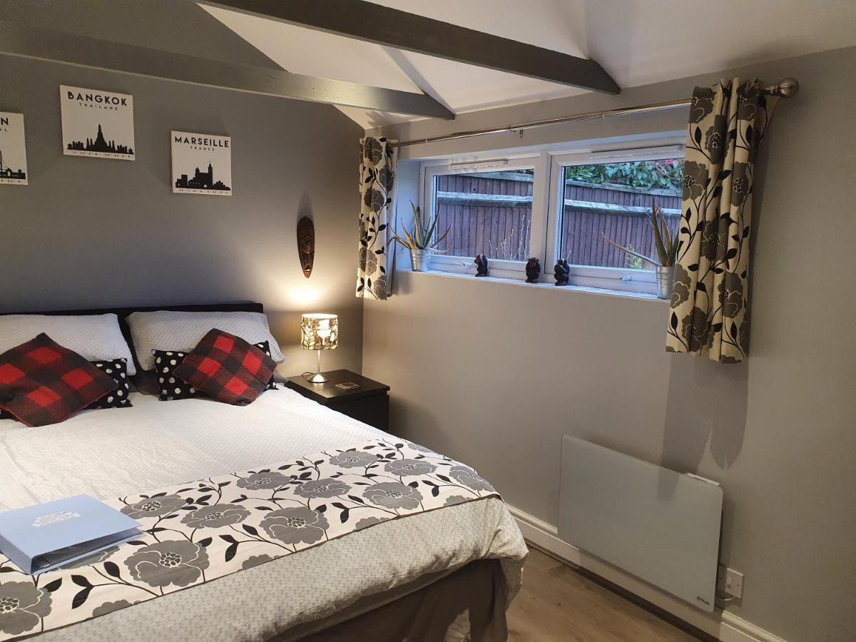 Sally'S Bed And Breakfast Luton  Esterno foto